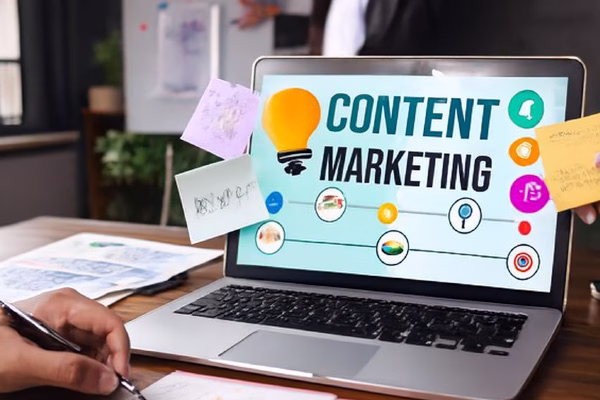 مقایسه بازاریابی محتوا و تبلیغات